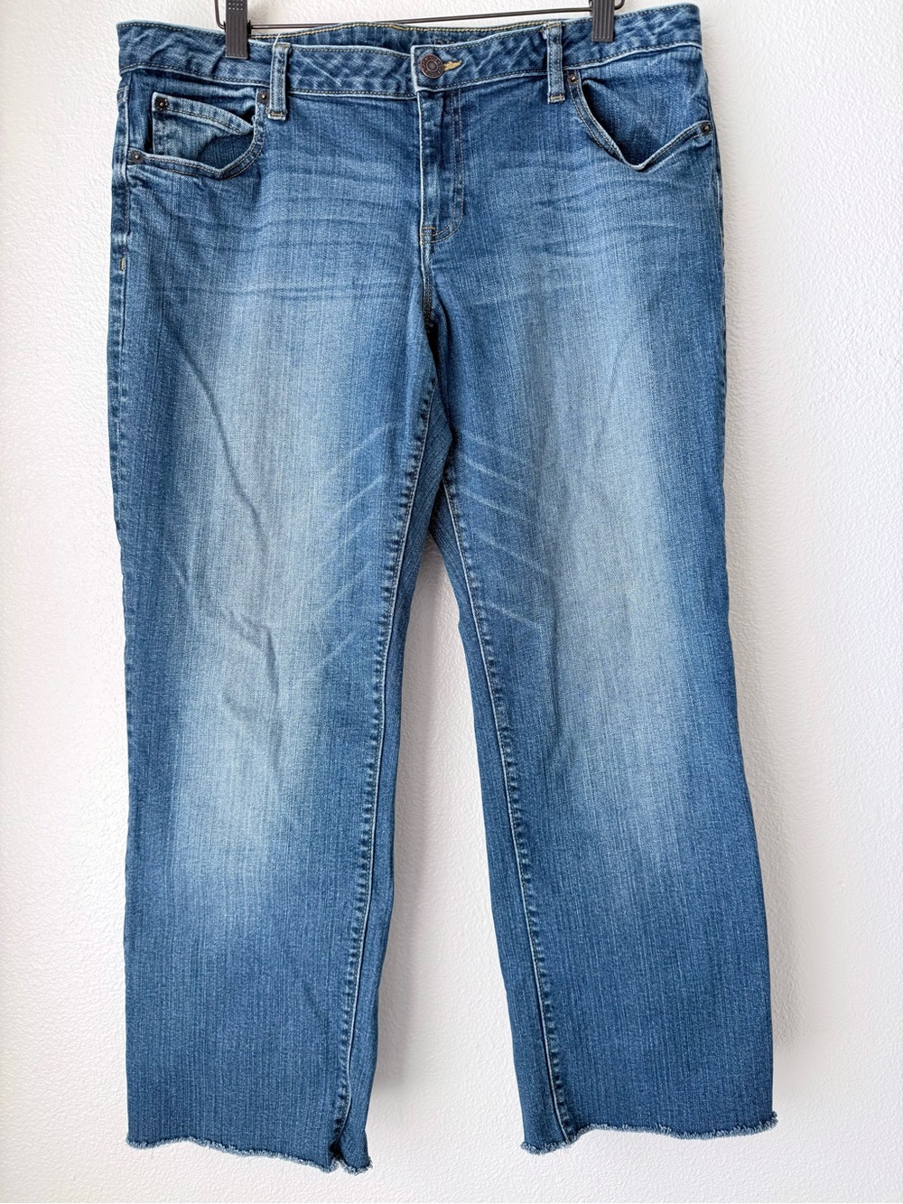 GAP 1969 Premium Curvy Straight Jeans Raw Hem Size 16 33R Medium Wash Stretch